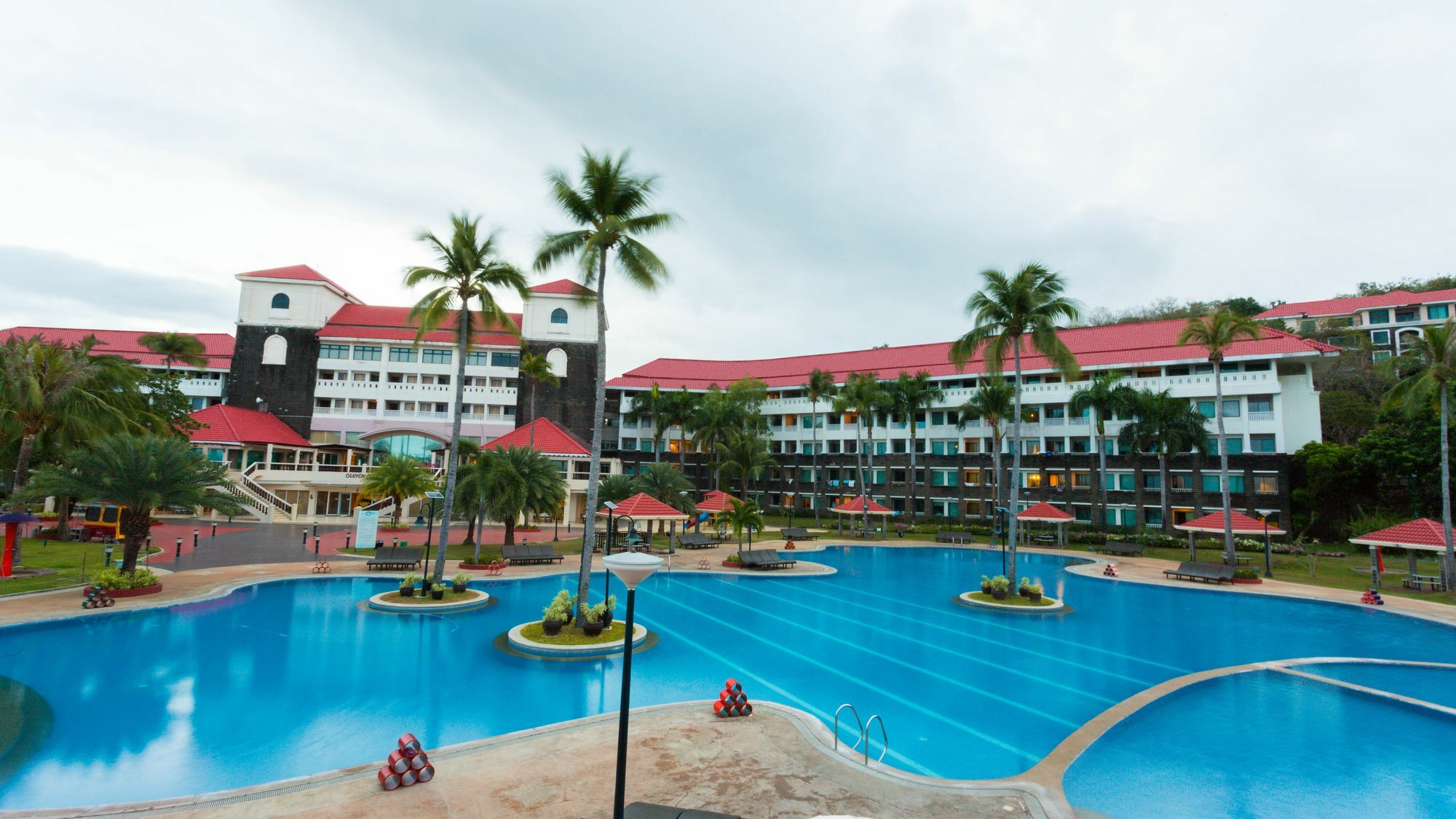 Canyon Cove Hotel y Spa Nasugbu Exterior foto